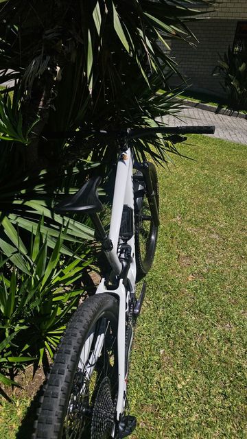Used Specialized Enduro Comp 2023 2023 Mountainbike, Light Gray, 29 — image 5 of 7