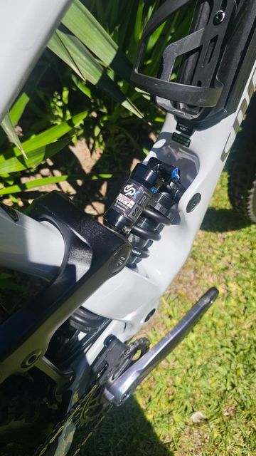 Used Specialized Enduro Comp 2023 2023 Mountainbike, Light Gray, 29 — image 4 of 7