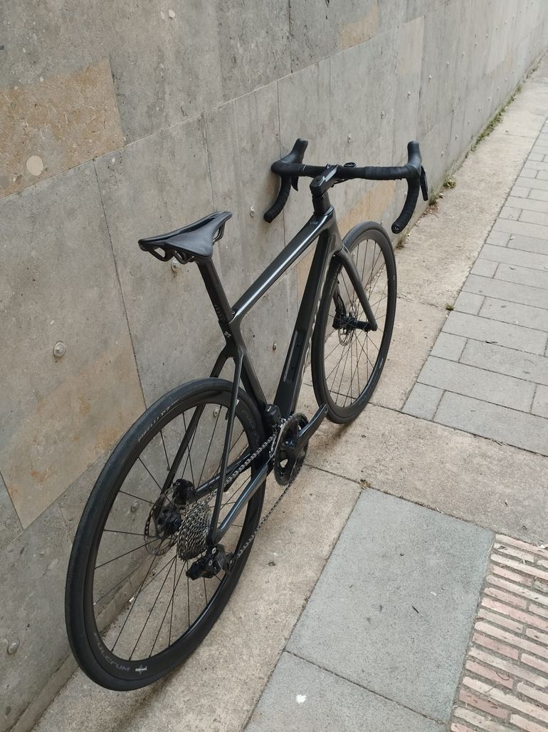 Used Colnago Colnago V4 Disc Road Bike Shimano 105 Di2 Size 485 2025 Road & Gravel, Light Gray — image 3 of 13