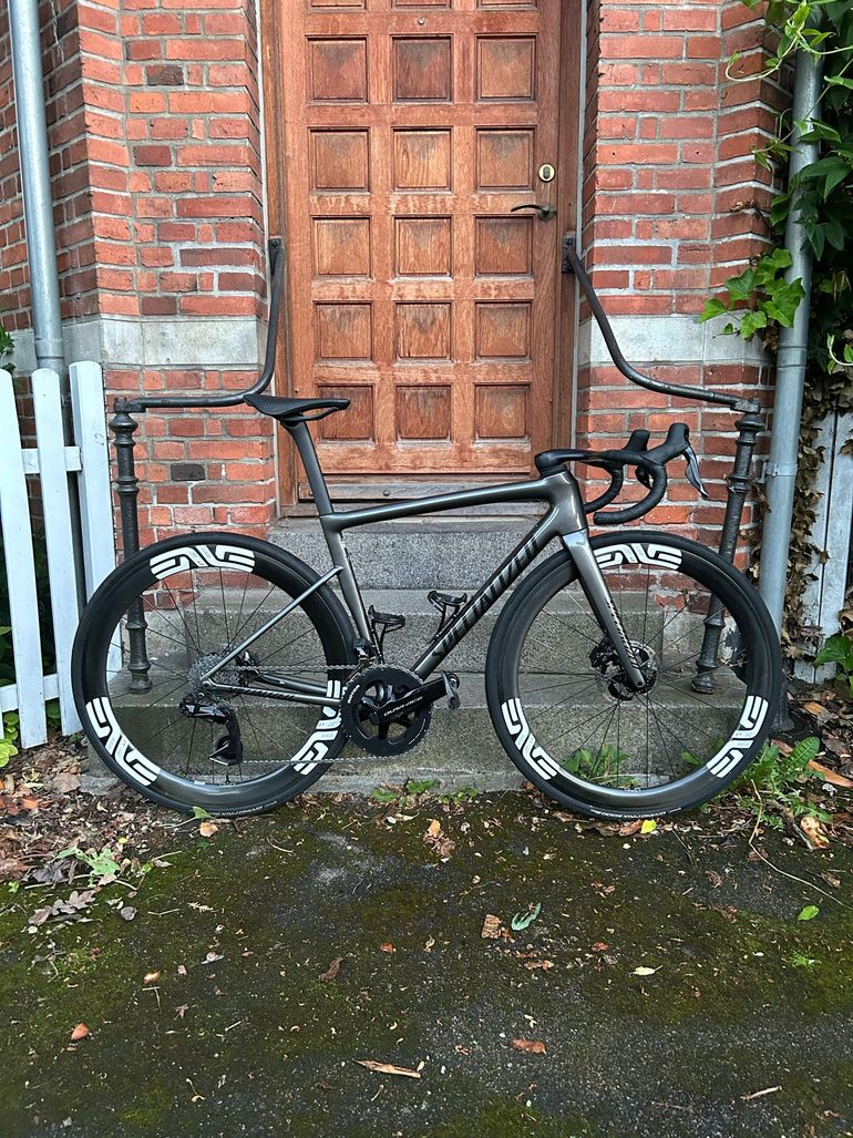 Used Specialized Tarmac SL8 Expert 2024 2024 Road & Gravel — image 1 of 7