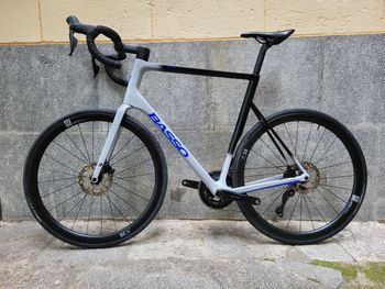 Used Basso Astra Shimano 105 Di2 2025 Carbon Wheels 2025 Road & Gravel — image 6 of 6
