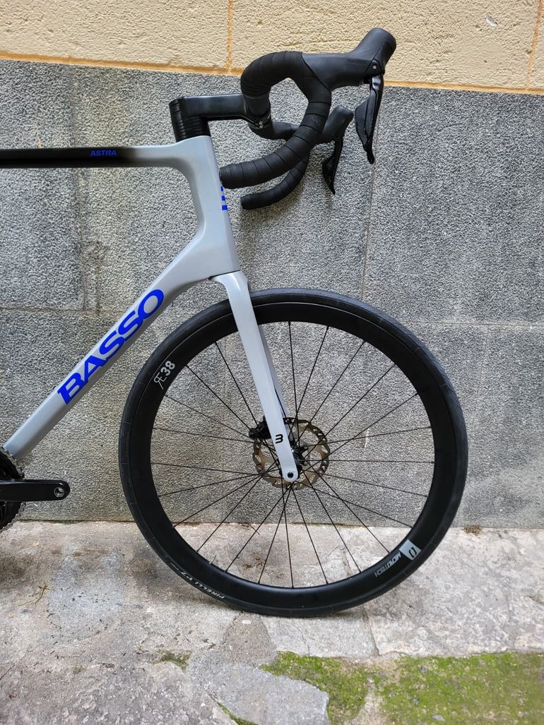 Used Basso Astra Shimano 105 Di2 2025 Carbon Wheels 2025 Road & Gravel — image 2 of 6