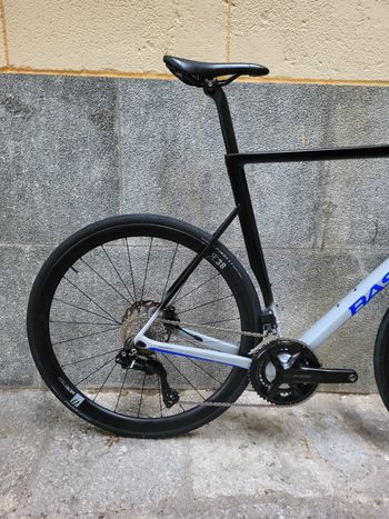 Used Basso Astra Shimano 105 Di2 2025 Carbon Wheels 2025 Road & Gravel — image 3 of 6