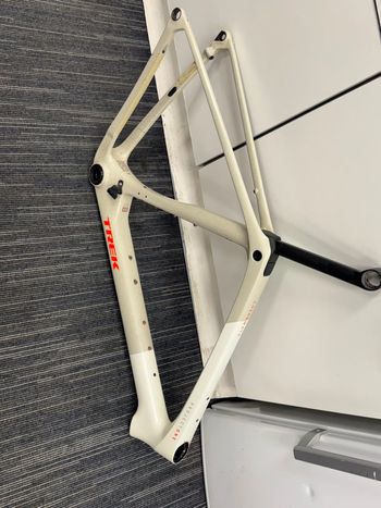 Used Trek Checkmate SLR 9 AXS 2025 2025 Road & Gravel, White — image 10 of 10
