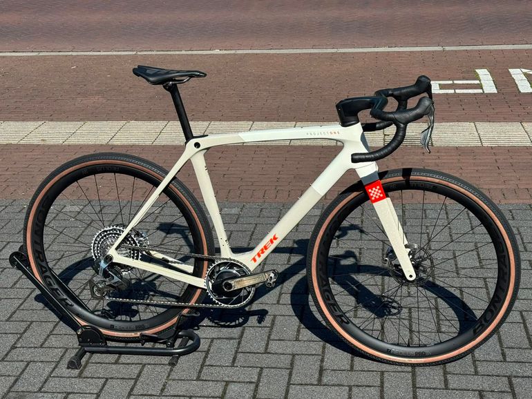 Used Trek Checkmate SLR 9 AXS 2025 2025 Road & Gravel, White — image 1 of 10