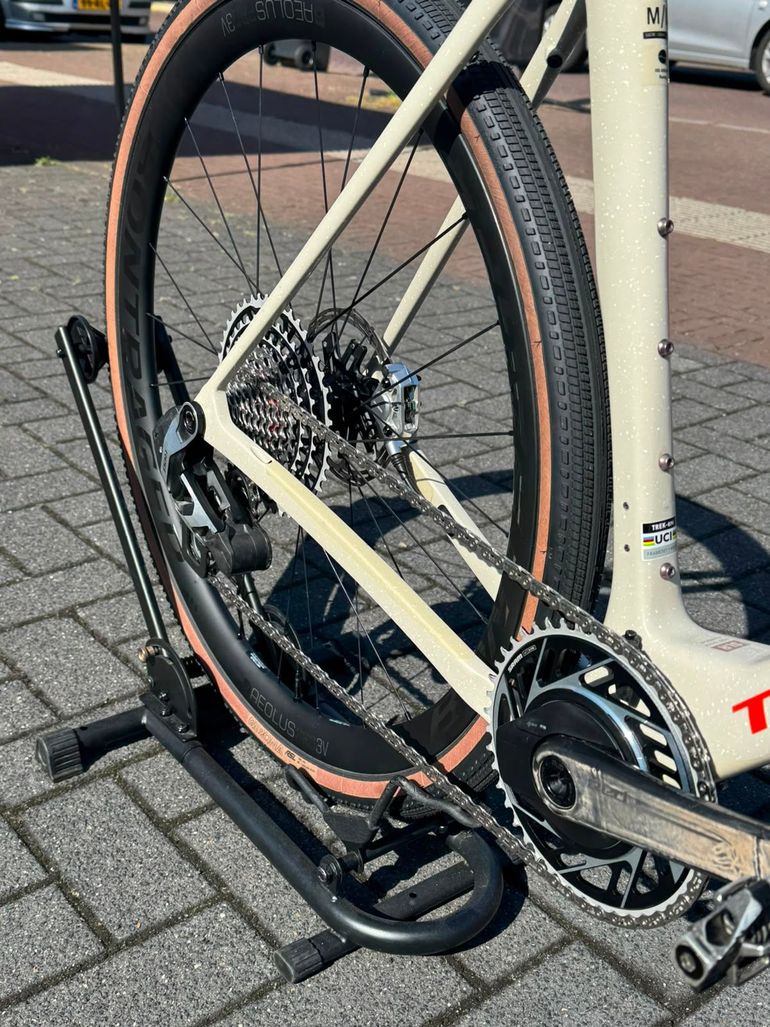 Used Trek Checkmate SLR 9 AXS 2025 2025 Road & Gravel, White — image 4 of 10