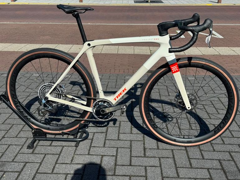 Used Trek Checkmate SLR 9 AXS 2025 2025 Road & Gravel, White — image 2 of 10