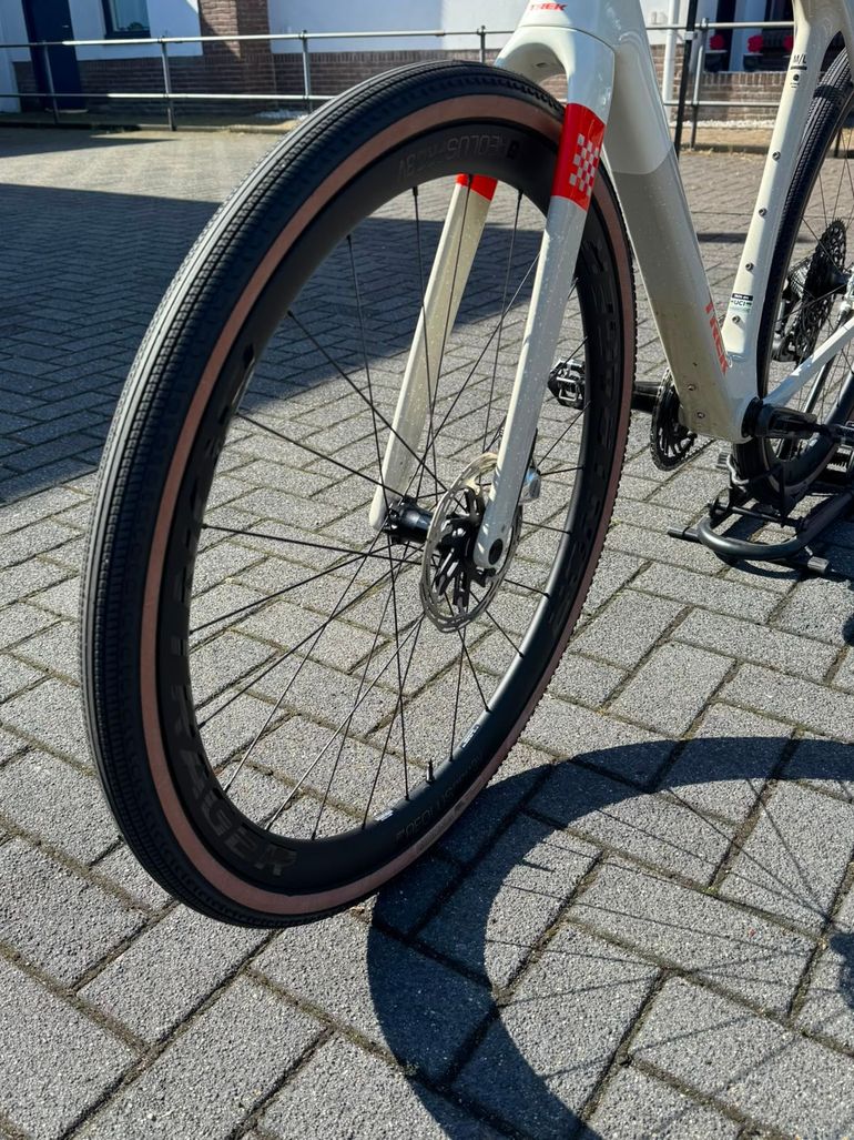 Used Trek Checkmate SLR 9 AXS 2025 2025 Road & Gravel, White — image 8 of 10
