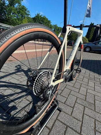 Used Trek Checkmate SLR 9 AXS 2025 2025 Road & Gravel, White — image 5 of 10