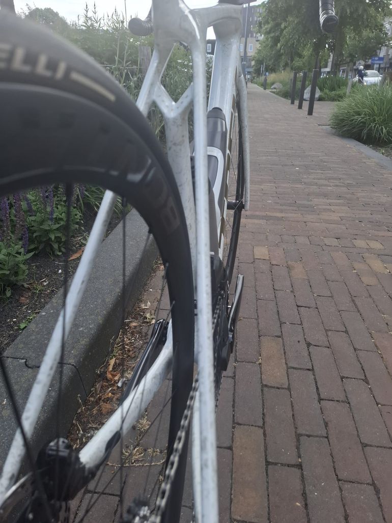 Used Trek Madone SLR 7 AXS Gen 8 2025 2025 Road & Gravel, White — image 4 of 6