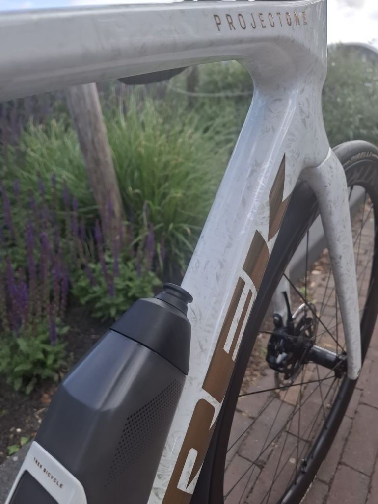 Used Trek Madone SLR 7 AXS Gen 8 2025 2025 Road & Gravel, White — image 2 of 6