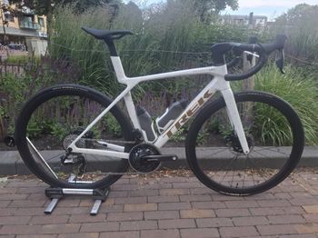 Used Trek Madone SLR 7 AXS Gen 8 2025 2025 Road & Gravel, White — image 6 of 6