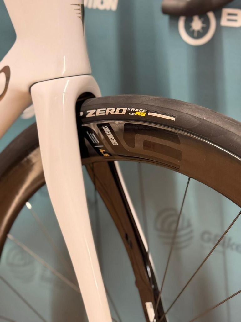 Used Pinarello Dogma F 2026 Chrystal White Frameset 2026 Road & Gravel, White — image 13 of 13