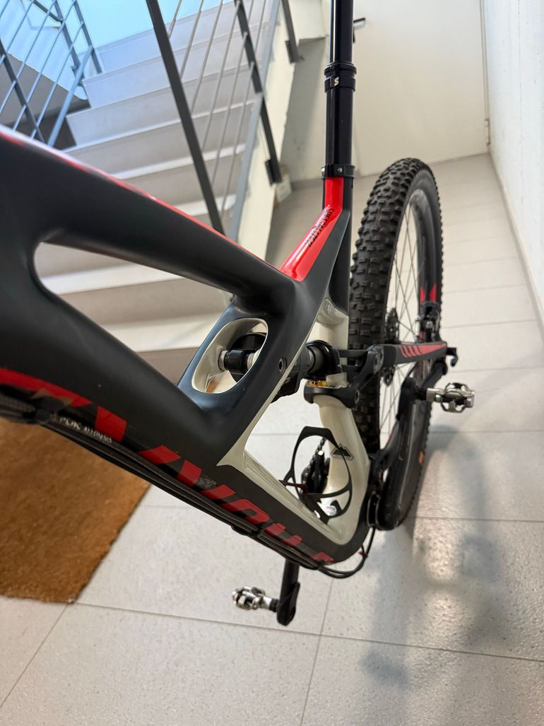 Used Specialized S-Works Stumpjumper FSR 29 2017 2017 Mountainbike, Red, 29 — image 8 of 9