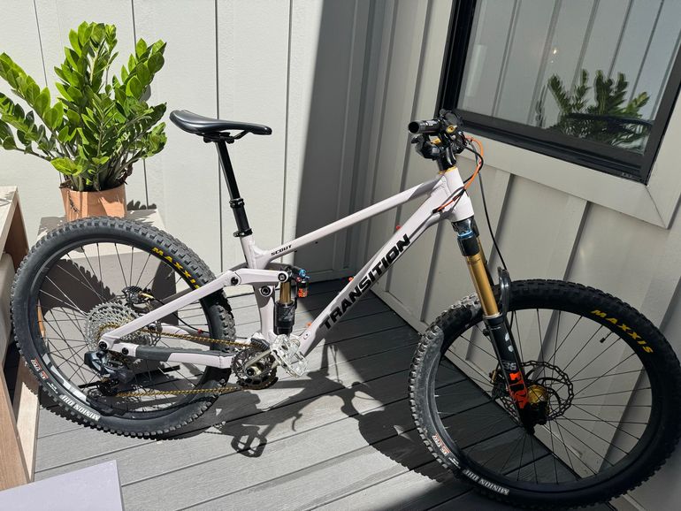 Used Transition Transition Scout Medium 2025 Mountainbike, Purple — image 2 of 9