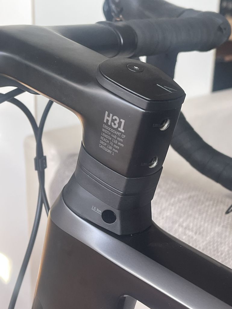Used Canyon Aeroad CF SL Disc 7.0 2019 2019 Road & Gravel — image 9 of 11
