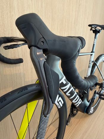 Used Factor OSTRO VAM 2025 - Geometric Stripe Frameset 2025 Road & Gravel, Schwarz — image 17 of 18