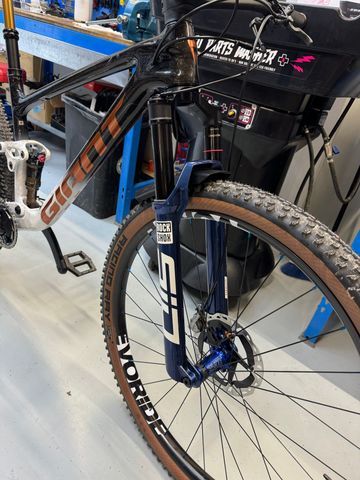 Used Giant Anthem Sram Eagle Transmission XX SL 2024 Mountainbike, White, 29 — image 2 of 7