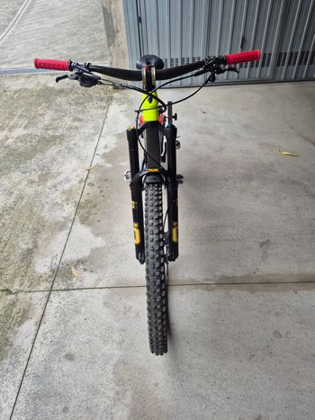 Used Trek Slash 9.8 XT Gen 5 2023 2023 Mountainbike — image 5 of 5