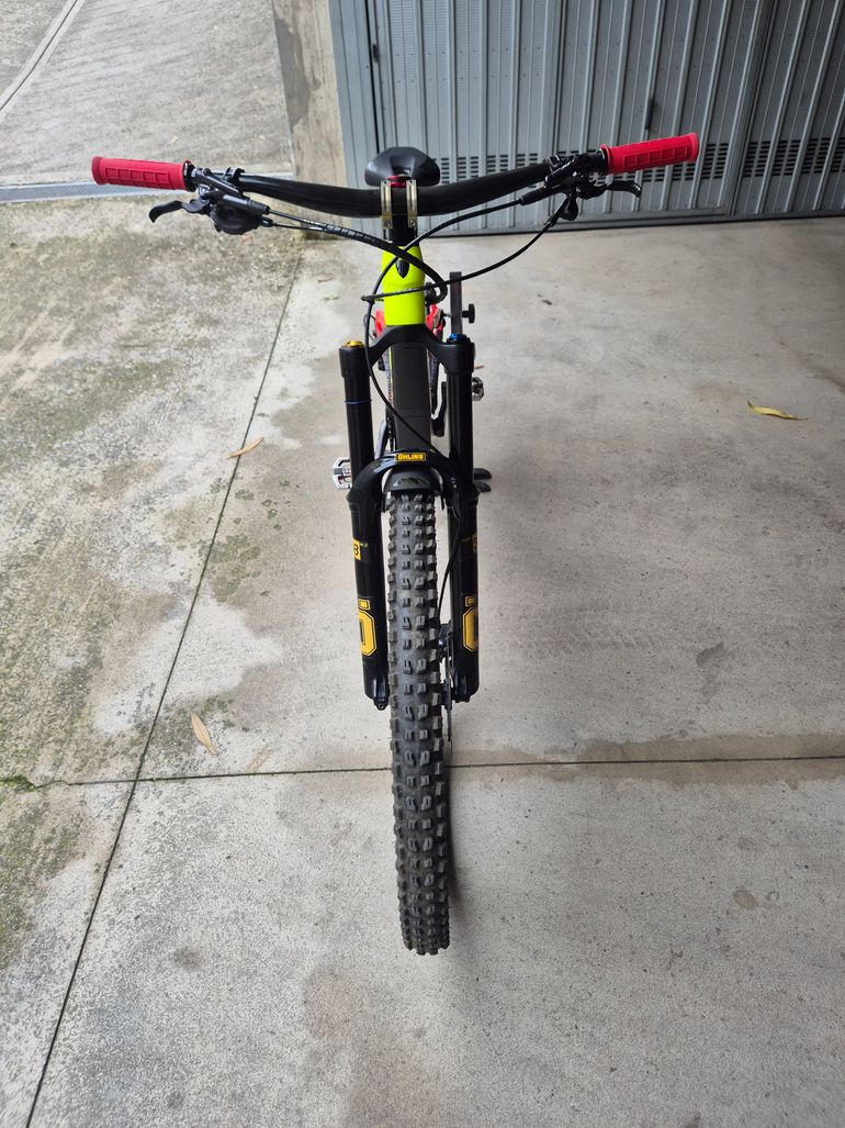 Used Trek Slash 9.8 XT Gen 5 2023 2023 Mountainbike — image 5 of 5