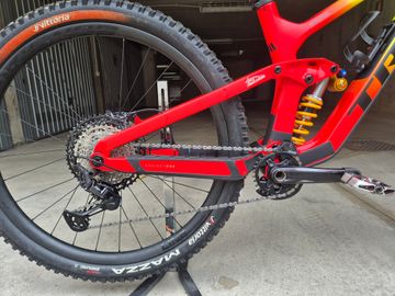 Brugt Trek Slash 9.8 XT Gen 5 2023 2023 Mountainbike — billede 2 af 5
