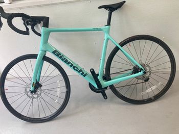Used Bianchi Infinito 105 2025 2025 Road & Gravel, Green — image 5 of 5
