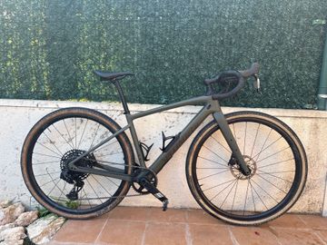 Used Specialized Diverge Comp 2024 2024 Road & Gravel, Green — image 1 of 7
