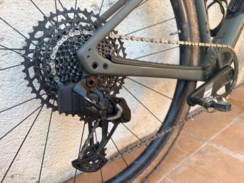 Used Specialized Diverge Comp 2024 2024 Road & Gravel, Green — image 3 of 7