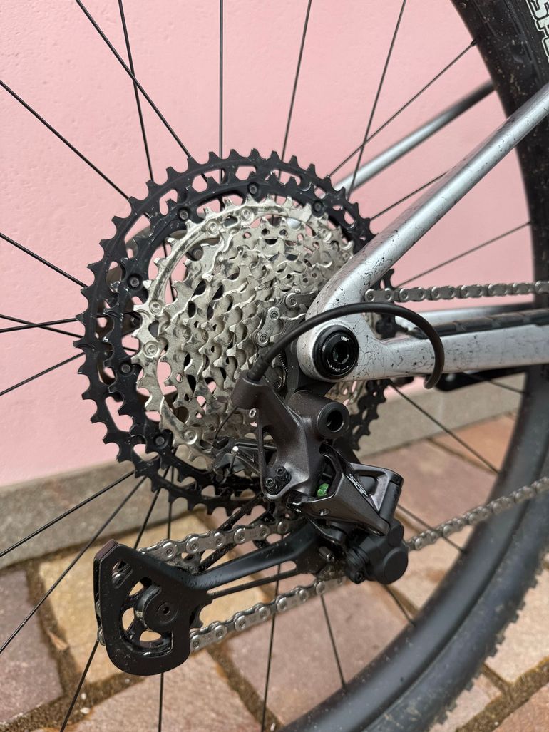 Used Trek Supercaliber SLR 9.8 XT Gen 2 2025 2025 Mountainbike, Light Gray — image 3 of 10