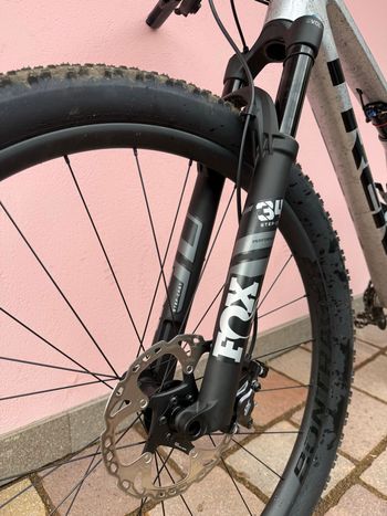 Used Trek Supercaliber SLR 9.8 XT Gen 2 2025 2025 Mountainbike, Light Gray — image 10 of 10