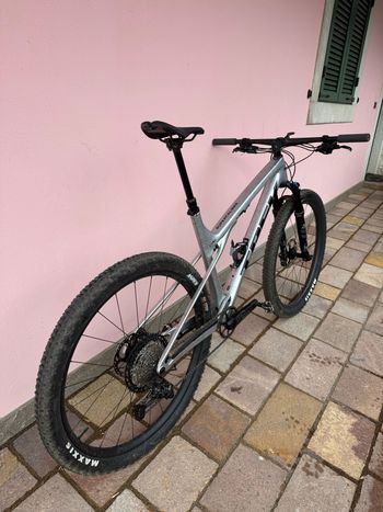 Used Trek Supercaliber SLR 9.8 XT Gen 2 2025 2025 Mountainbike, Light Gray — image 4 of 10