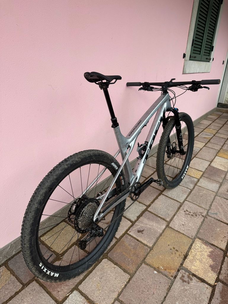 Used Trek Supercaliber SLR 9.8 XT Gen 2 2025 2025 Mountainbike, Light Gray — image 4 of 10