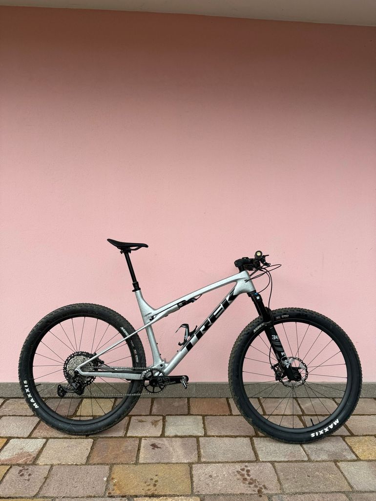 Used Trek Supercaliber SLR 9.8 XT Gen 2 2025 2025 Mountainbike, Light Gray — image 1 of 10