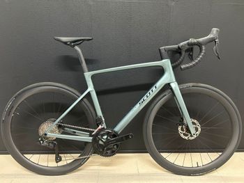 Used Scott Addict RC 30 2025 2025 Road & Gravel