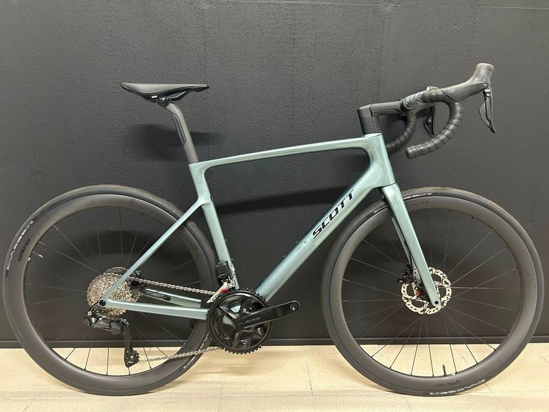 Tweedehands Scott Addict RC 30 2025 2025 Road & Gravel