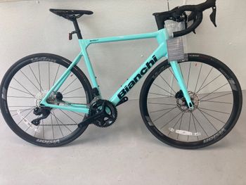 Used Bianchi Sprint 105 Di2 2025 2025 Road & Gravel, Green — image 5 of 8