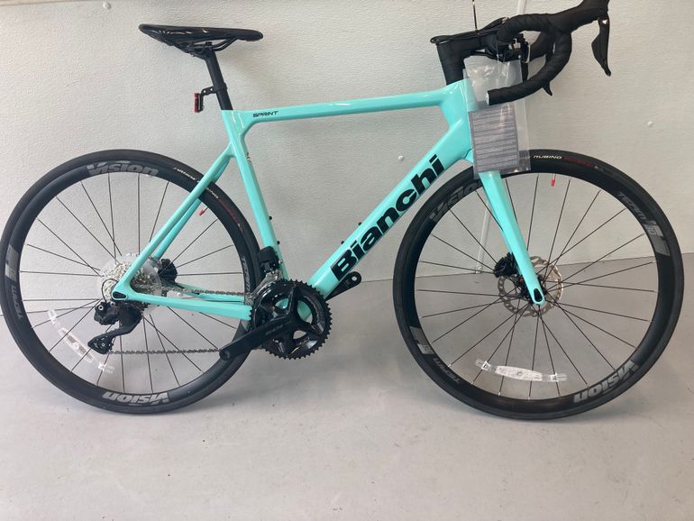 Used Bianchi Sprint 105 Di2 2025 2025 Road & Gravel, Green — image 5 of 8