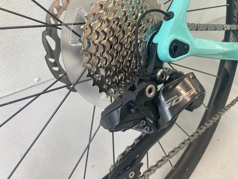 Used Bianchi Sprint 105 Di2 2025 2025 Road & Gravel, Green — image 3 of 8