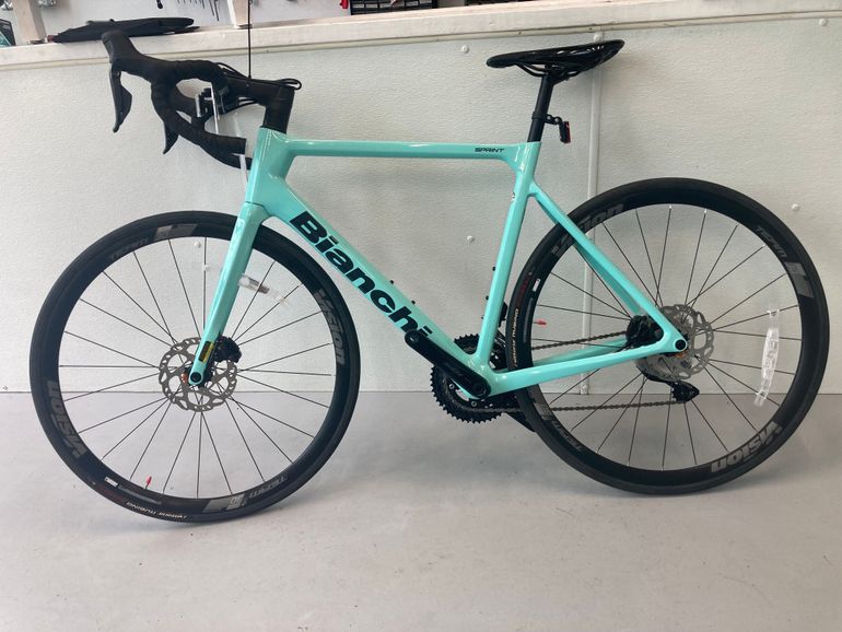 Used Bianchi Sprint 105 Di2 2025 2025 Road & Gravel, Green — image 1 of 8