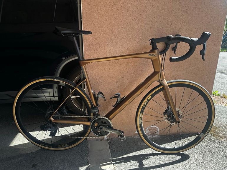 Used BMC Roadmachine 01 THREE 2024 2024 Road & Gravel — image 1 of 8