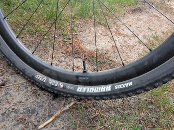 Giant Revolt Advanced 0 2024 2024 Road & Gravel d'occasion — image 11 sur 12