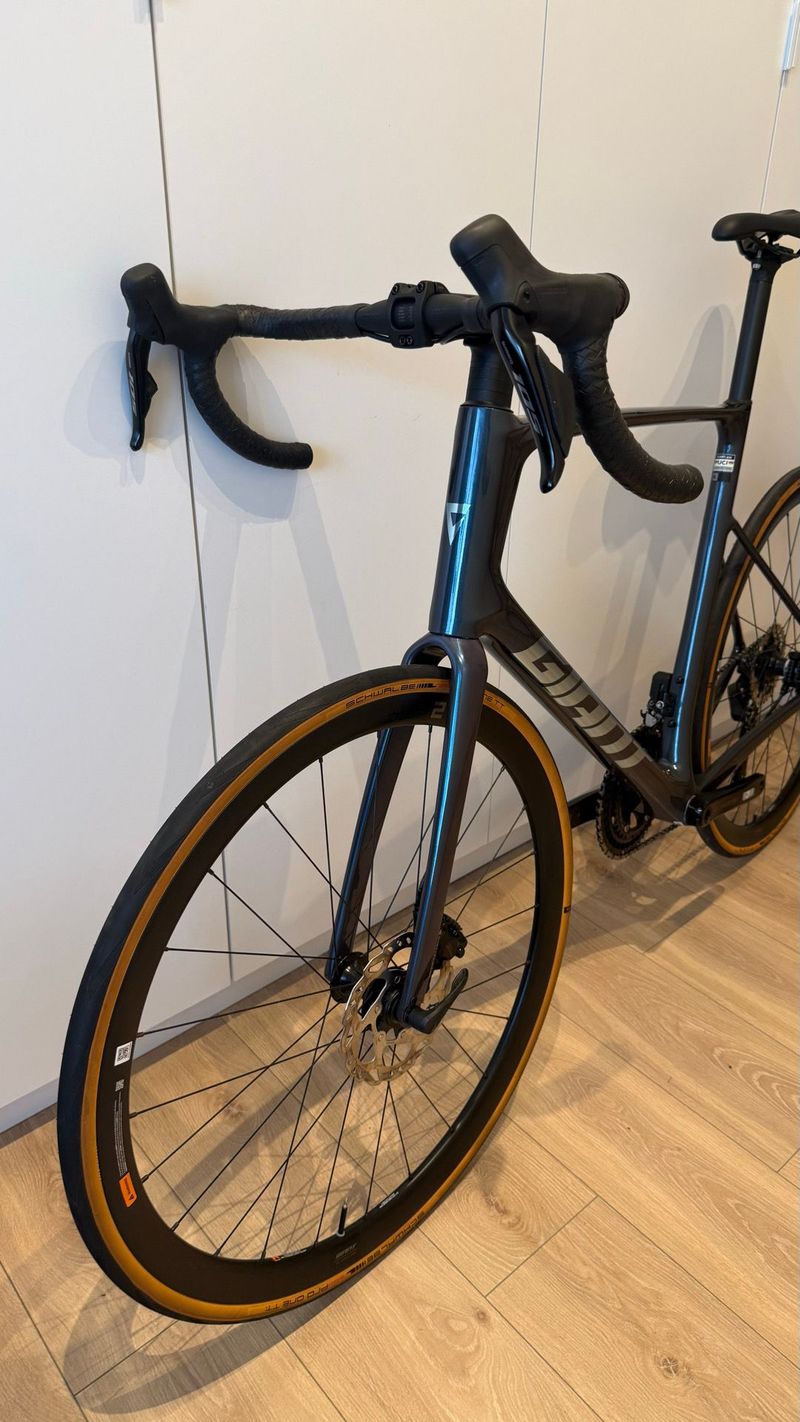 Giant Defy Advanced 0 2025 2025 Road & Gravel d'occasion — image 2 sur 3