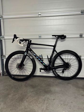 Used Scott Addict 10 2024 2024 Road & Gravel, Black — image 2 of 4