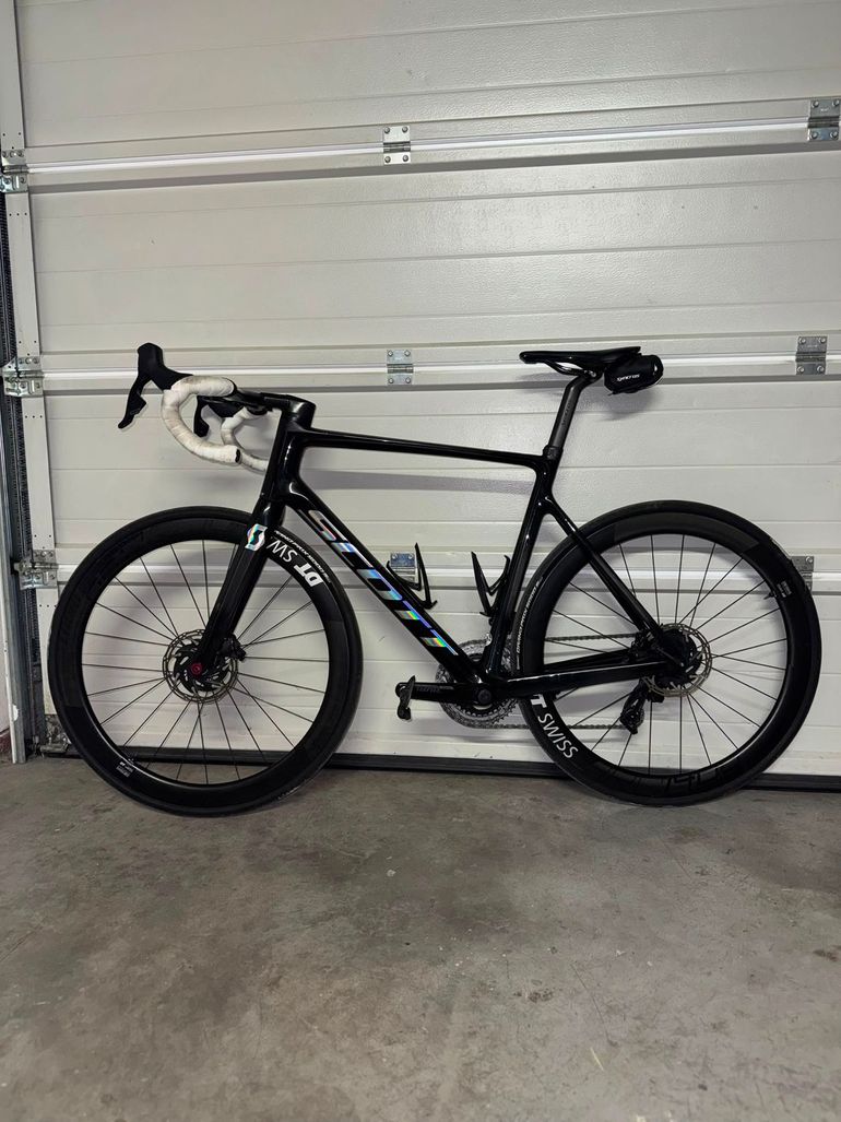 Used Scott Addict 10 2024 2024 Road & Gravel, Black — image 2 of 4