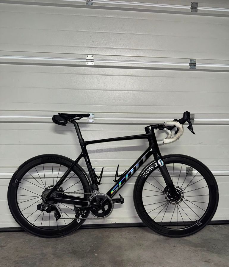 Used Scott Addict 10 2024 2024 Road & Gravel, Black — image 1 of 4