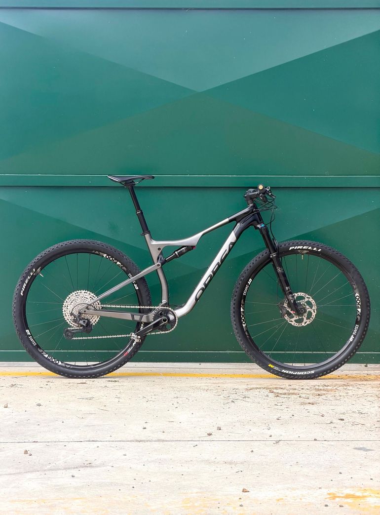 Used Orbea OIZ M30 2022 2022 Mountainbike, Hellgrau, 29 — image 1 of 15
