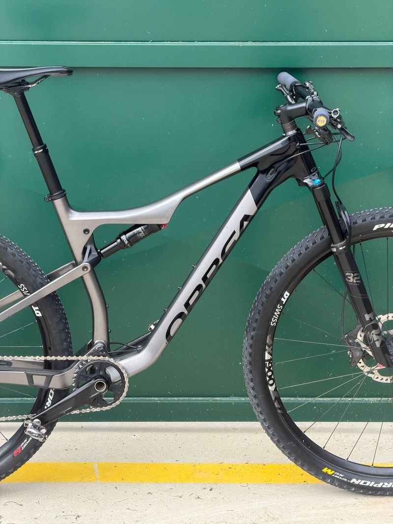 Orbea OIZ M30 2022 2022 Mountainbike usato, Grigio chiaro — immagine 2 di 15