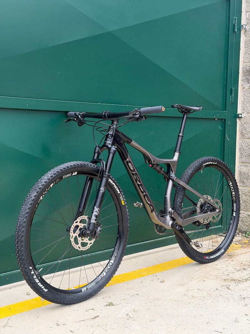 Orbea OIZ M30 2022 2022 Mountainbike usato, Grigio chiaro — immagine 5 di 15