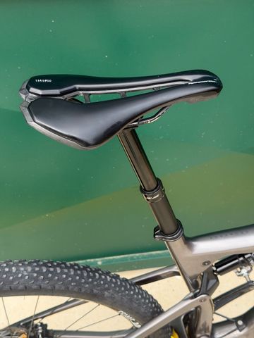 Orbea OIZ M30 2022 2022 Mountainbike usato, Grigio chiaro — immagine 11 di 15