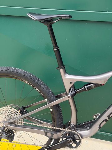 Orbea OIZ M30 2022 2022 Mountainbike usato, Grigio chiaro — immagine 10 di 15